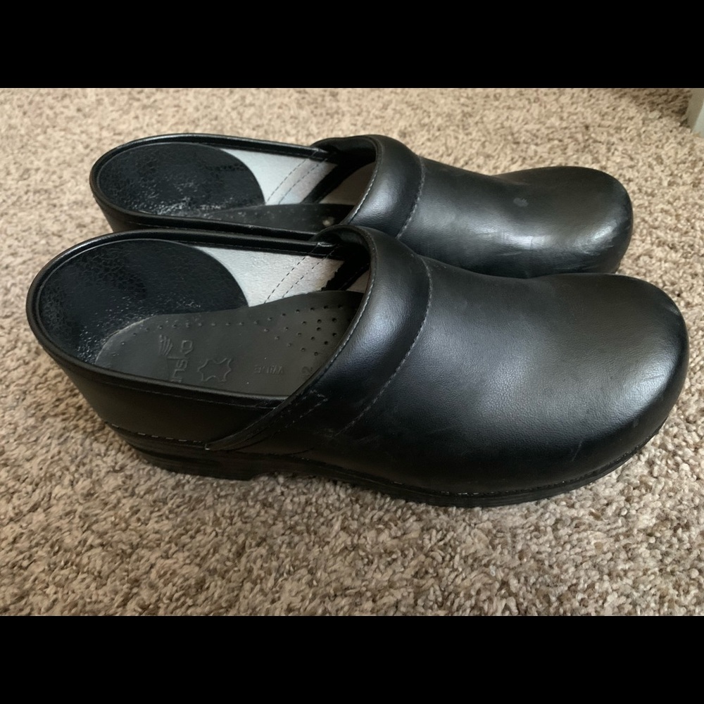 Dansko Clogs Black 42 Wide gently used